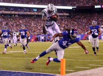 Ryan Fitzpatrick se mostr¨® s¨®lido por primera vez en lo que llevamos de pretemporada y finaliz¨® con 9 de 14 para 127 yardas y dos touchdowns, el segundo finalizado de esta espectacular forma por el running back Zac Stacy. Adem¨¢s, Cromartie demostr¨® el potencial de los cornerbacks Jets convirtiendo en touchdown una intercepci¨®n a Eli Manning, que estaba haciendo un buen partido hasta ese momento (12 de 16 para 90 yardas).