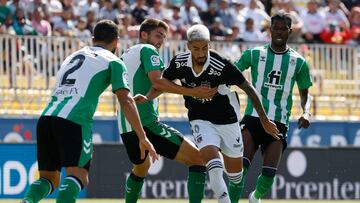 Futbol, Colo Colo vs Real Betis.
Partido Amistoso 2022.
El jugador de Colo Colo, Juan Martin Lucero, centro, juega el balon durante el partido amistoso contra Real Betis realizado en el estadio Sausalito de Vina del Mar, Chile.
19/11/2022
Raul Zamora/Photosport

Football, Colo Colo vs Real Betis.
2022 Friendly match.
Colo Colo’s player Juan Martin Lucero, plays the ball during the friendly match against Real Betis held at the Sausalito stadium in Vina del Mar, Chile.
19/11/2022
Raul Zamora/Photosport