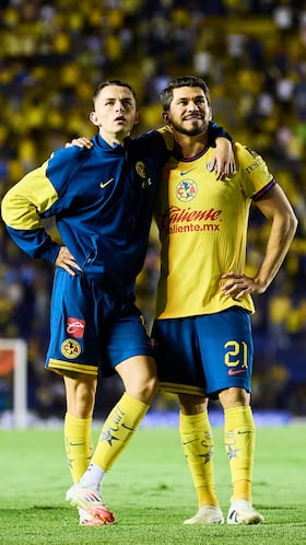 Alvaro Fidalgo and Henry Martin of America during the Semi-Final second leg match between America and Cruz Azul as part of the Liga BBVA MX, Torneo Clausura 2025 at Ciudad de los Deportes Stadium on May 18, 2025 in Mexico City, Mexico.