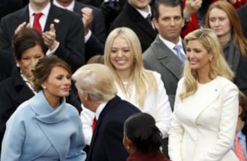 Ivanka y Tiffany Trump lucen de blanco en la toma de posesión