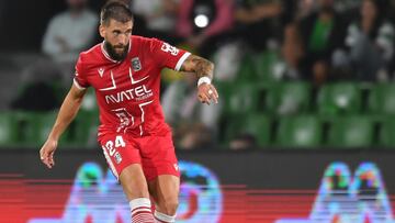 Sipcic, ante el Racing de Santander.