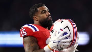 FOXBOROUGH, MASSACHUSETTS - SEPTEMBER 17: Ezekiel Elliott #15 of the New England Patriots looks on prior to a game against the Miami Dolphins at Gillette Stadium on September 17, 2023 in Foxborough, Massachusetts.   Maddie Meyer/Getty Images/AFP (Photo by Maddie Meyer / GETTY IMAGES NORTH AMERICA / Getty Images via AFP)