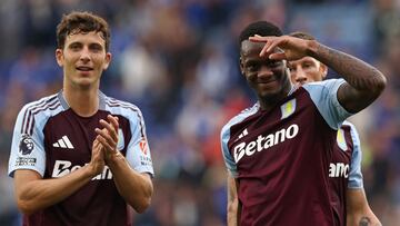 Pau Torres, defensa de Aston Villa, elogia a Jhon Durán.