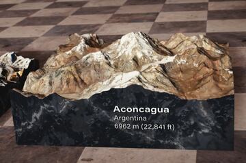 En los confines de la Patagonia argentina se levanta una de las montañas más altas y técnicas del mundo del alpinismo. Esta mole de empinadas rocas se ha cobrado la vida de un buen número de escaladores a lo largo de la historia debido a sus exigentes y escarpadas paredes repartidas por todas sus laderas.