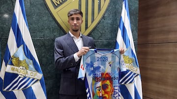 Larrubia, en su acto de renovación hasta 2028.