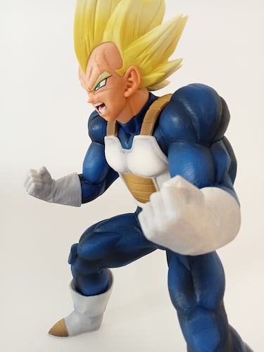 Super Vegeta intimida a Cell Segunda Forma en estas dos monumentales figuras de ‘Dragon Ball Z’