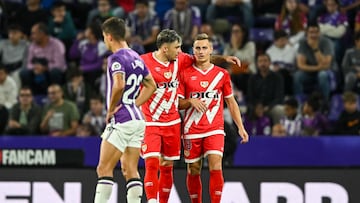 VALLADOLID, SPAIN - OCTOBER 5: Jorge De Frutos of Rayo Vallecano celebrates with teammates after scores his team second goal during the LaLiga match between Real Valladolid CF and Rayo Vallecano at Jose Zorrilla on October 5, 2024 in Valladolid, Spain. (Photo by Octavio Passos/Getty Images)
ALEGRIA
PUBLICADA 06/10/24 NA MA22 1COL