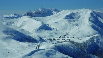 Plano general de la Estación Invernal y de Montaña Valgrande-Pajares (Asturias) nevada. Es la estacion de esquí más barata de España, según el ranking de Holidu.es