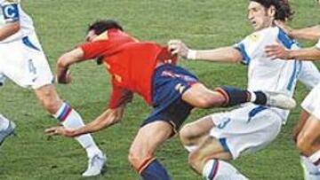 <b>VICENTE LOS TRAJO LOCOS POR SU BANDA</b>. Vicente es un puñal por su banda. Trajo de cabeza a los rusos que intentaban frenarle y hasta el Zar Mostovoi tuvo que ayudar para tapar las penetraciones del 14, elegido el jugador del partido.