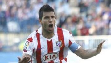 <b>GOLEANDO. </b>Agüero celebra ante el Levante.