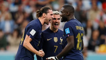 Al Khor (Qatar), 10/12/2022.- French players (L-R) Adrien Rabiot, Antoine Griezmann, and Dayot Upamecano celebrate after winning the FIFA World Cup 2022 quarter final soccer match between England and France at Al Bayt Stadium in Al Khor, Qatar, 10 December 2022. (Mundial de Fútbol, Francia, Catar) EFE/EPA/Ronald Wittek
