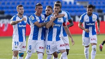 La plantilla pepinera celebra un primer gol.