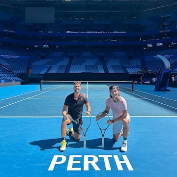 Ricardo Ojeda y Bu Yunchaokete posan en Perth (Australia). 