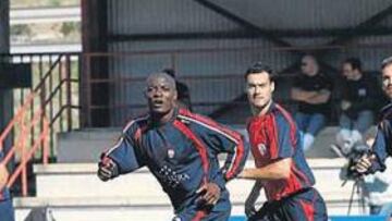 <b>VUELTA AL ONCE DE VARIOS TITULARES</b>. Webó y Cruchaga, al igual que cinco de sus compañeros, regresarán al once de Osasuna después de ser suplentes en Vigo.