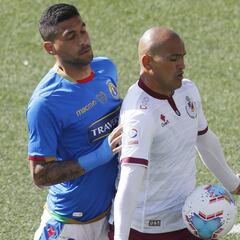 'Chupete' Suazo anota un gol en Primera después de un lustro