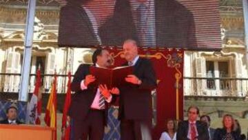 Miles de paisanos arropan a Del Bosque, hijo predilecto de su Salamanca natal