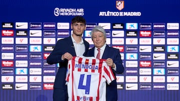 Rodrigo Mendoza, en su presentación con el Atlético.