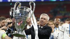 Carlo Ancelotti, entrenador del Real Madrid, levanta la 15ª Copa de Europa del equipo blanco, la quinta Champions en su palmarés como entrenador.