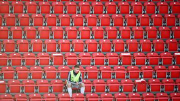 Lukas Mai en las gradas del Stadion An der Alten Forsterei.