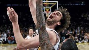 <b>IMPARABLE. </b>Pau Gasol dominó a Smith y a los pivots 'nuggets'.
