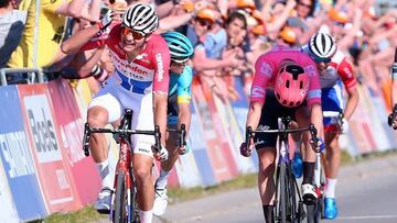 Mathieu van der Poel celebra su victoria en la Amstel Gold Race.