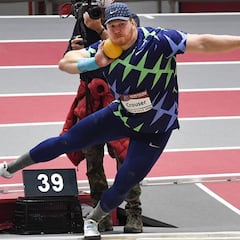 Crouser se amenaza a sí mismo