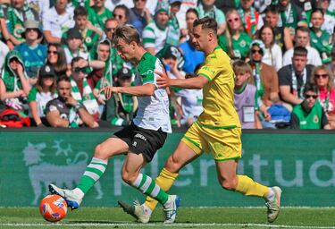 Gol con suspense de Javi Castro ante el Deportivo. Un tanto que llegó tras revisión en el VAR. El central se aprovechó de un rechace en un córner, para poner por delante a su equipo ante los gallegos. En defensa dio otro recital, con 13 despejes, dos tiros bloqueados y una intercepción.