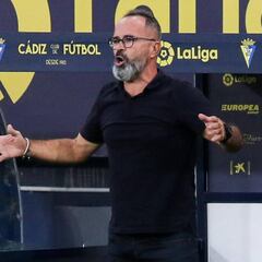 Álvaro Cervera: "El Athletic tiene un juego reconocido: ritmo, cohesión y contundencia atrás"