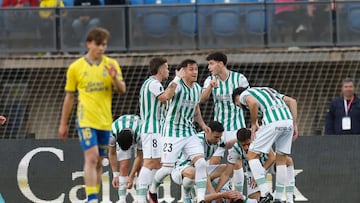 Los jugadores del Córdoba celebran en segundo gol en Las Palmas