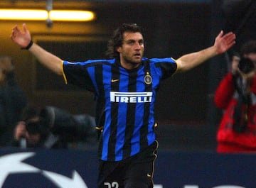 Temporadas en el FC Inter: 1999-2005
Temporadas en el AC Milan: 2005-06