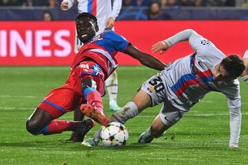 Modou N'Diaye y Gavi.