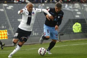 Colo Colo recibe a Iquique en el Estadio Monumental.