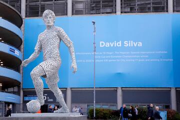 23/04/22 REPORTAJE GUARDIOLA EN MANCHESTER 
ESTATUA DE DAVID SILVA EN EL ETIHAD STADIUM 