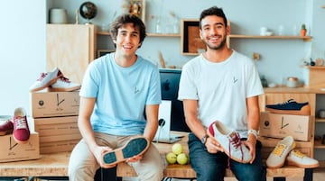 Dos de los fundadores de la empreas que convierte pelotas de p&aacute;del en zapatillas.