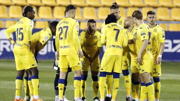 21/03/21 ALCORCON vs RAYO VALLECANO
PARTIDO SEGUNDA DIVISION
JUGADORES ALCORCON HACEN PIÑA AL COMIENZO DEL PARTIDO