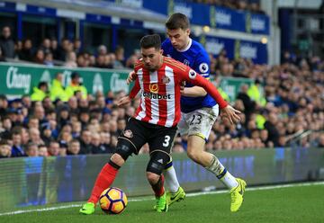 Tras su paso con el Everton FC, en 2017 Oviedo arribó al Sunderland, con quienes jugará en la Football League One con el objetivo de ascender.