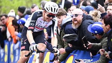 Belgian Florian Vermeersch of UAE Team Emirates-XRG races past spectators during the men elite 'Middelkerke-Wevelgem - In Flanders Fields' one day cycling race, 240.8 km from Middelkerke to Wevelgem, on March 29, 2026. (Photo by JASPER JACOBS / Belga / AFP) / Belgium OUT