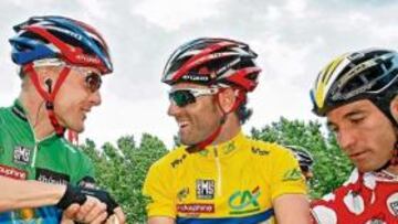 <b>LÍDERES. </b>Leipheimer, con el maillot de la regularidad; Valverde, con el amarillo; y De la Fuente, con el de la Montaña, ayer antes de la etapa.