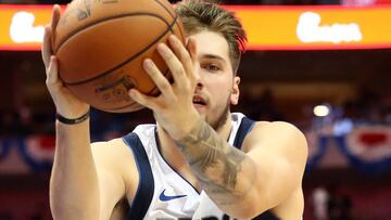 DALLAS, TX - OCTOBER 20: Luka Doncic #77 of the Dallas Mavericks grabs a rebound against the Minnesota Timberwolves at American Airlines Center on October 20, 2018 in Dallas, Texas. NOTE TO USER: User expressly acknowledges and agrees that, by downloading and or using this photograph, User is consenting to the terms and conditions of the Getty Images License Agreement.   Ronald Martinez/Getty Images/AFP
 == FOR NEWSPAPERS, INTERNET, TELCOS &amp; TELEVISION USE ONLY ==