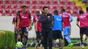 Mario garcía, entrenador del Atlante, finalista de la Liga de Expansión MX.