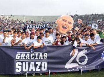 Miles de hinchas rayados llegaron hasta el Tecnológico para despedir al chileno Humberto Suazo.