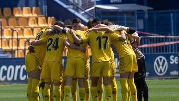 Los jugadores del Alcorcón durante el último partido frente al Girona.