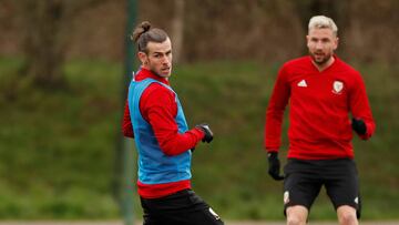 Bale, con Gales, en la ciudad deportiva del Manchester United.