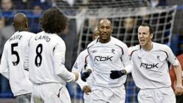 <b>EFICACIA. </b>Anelka celebra un gol con el Bolton. El ex madridista es la principal referencia ofensiva de su equipo.