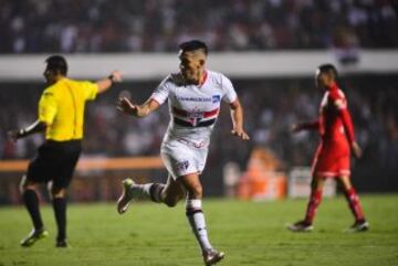 Mendes anotó el 3-0 después de una pared en el área con Ganso.