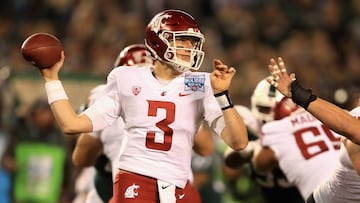 SAN DIEGO, CA - DECEMBER 28: Tyler Hilinski #3 of the Washington State Cougars passes the ball against the Michigan State Spartans during the first half of the SDCCU Holiday Bowl at SDCCU Stadium on December 28, 2017 in San Diego, California. (Photo by Sean M. Haffey/Getty Images)