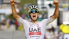 Tadej Pogacar celebra exultante su victoria en Valloire, final de la cuarta etapa, tras su ataque en el Galibier.