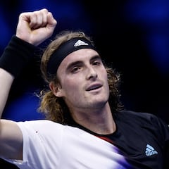 Tsitsipas sobrevive para eliminar al finalista Medvedev