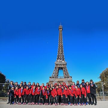 Las subcampeonas del Mundial Femenino Sub 17 de la India pasaron por la Torre Eiffel en París antes de su regreso a Colombia.