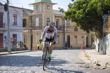 Subidas en adoquines, el borde costero y los cerros de Valparaíso fueron el escenario de la Clásica Puerto Patrimonio.